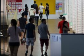Movimenta&ccedil;&atilde;o de candidatos em local de aplica&ccedil;&atilde;o do ENEM