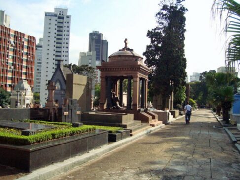 Cemitério da Consolação, na região central, faz parte de lote oferecido inicialmente por R$ R$ 128,7