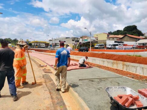 Canalização do córrego Pinheirinho entrou na reta final da primeira fase da obra, com a instalação de calçadas em Porto Feliz