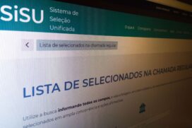 Esta é a primeira edição do programa com o oferecimento de bolsas em cursos na modalidade de ensino a distância (EaD)