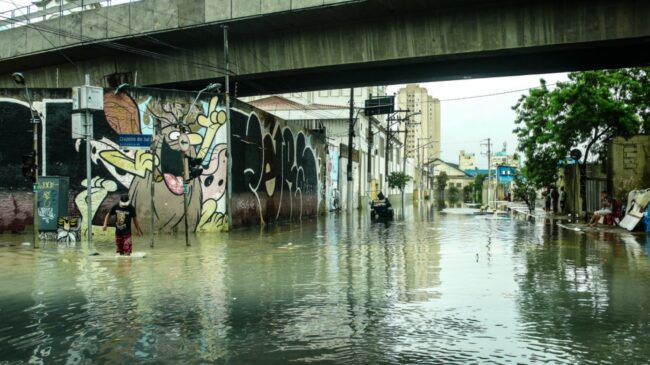 A capital paulista sofreu novamente com enchentes após um temporal atingir a cidade na segunda (10)