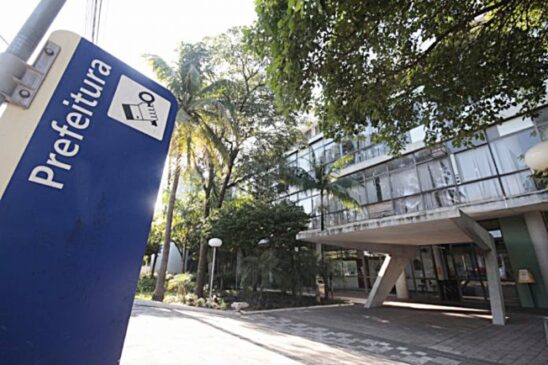 Objetivo é preencher quatro vagas de início imediato para os cargos de nutricionista, secretário de escola e professores