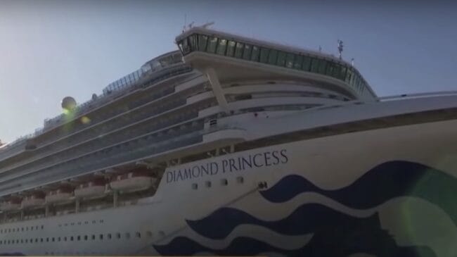 Cerca de 3,2 mil passageiros e tripulantes permaneciam no navio atingido pelo coronavírus, ancorado no porto de Yokohama