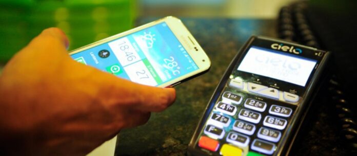 Para usar o PIX é preciso que pagador e recebedor tenham conta em banco