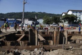 A Prefeitura de Santos já dá andamento à ampliação do pontilhão do rio Lenheiros, do lado da avenida Martins Fontes