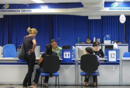 Por lei, o INSS tem 45 dias para analisar os requerimentos, mas esse prazo não está sendo cumprido