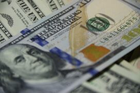Na máxima do dia, por volta das 13h30, a cotação chegou a atingir R$ 4,397