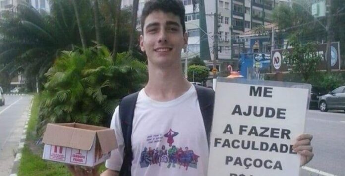 Carlos Raphael Lindoso dos Santos, trabalhando na Divisa.