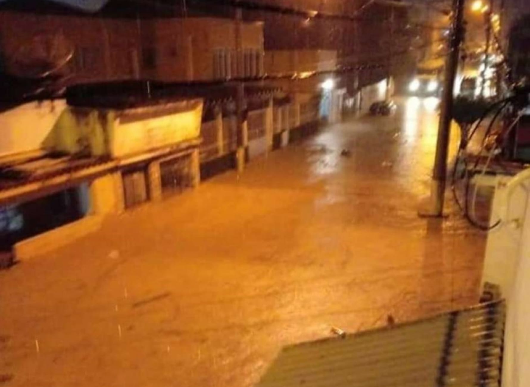 Em Jacareí, um temporal causou desmoronamentos, interditou casas e provocou queda de barreiras na via Dutra