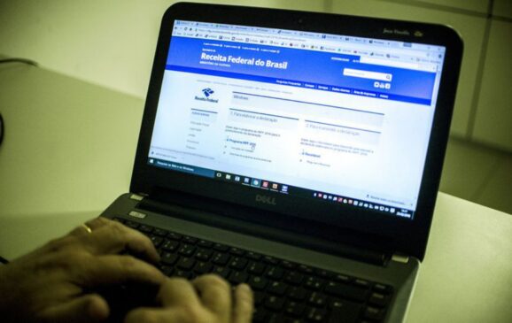 Os comprovantes podem ser mandados por e-mail, serem baixados na internet ou divulgados em aplicativos para dispositivos móveis