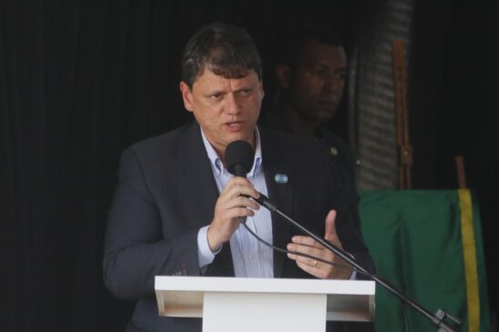 O contrato foi assinado pelo ministro da Infraestrutura, Tarcísio Gomes de Freitas