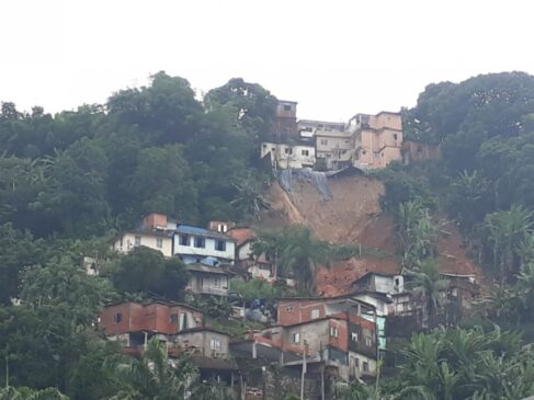A cidade de Santos registrou 1 morte por causa do forte temporal
