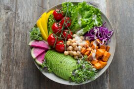 Especialistas e adeptos reforçam que a alimentação sem carne acaba influenciando diretamente na qualidade de vida