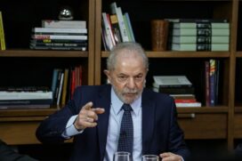 O ex-presidente realiza uma viagem pela Europa