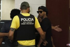 Ronaldinho Gaúcho está preso em Assunção junto com seu irmão, por ter entrado no Paraguai com documentos falsos