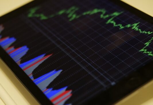 Circuit breaker é acionado quando a Bolsa cai 10% e os negócios são interrompidos por 30 minutos