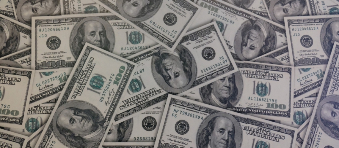 Dólar fechou a R$ 4,94 e tem menor cotação desde junho de 2021