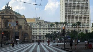 As esta&ccedil;&otilde;es ficam em pontos estrat&eacute;gicos da cidade e oferecem banhos para a popula&ccedil;&atilde;o mais vulner&aacute;vel