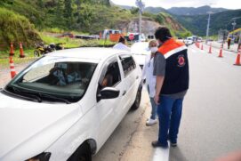 Caraguatatuba inseriu uma barreira sanit&aacute;ria na Rodovia dos Tamoios, logo na entrada da cidade, mas n&atilde;o durou muito