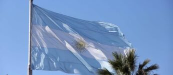 Bandeira da Argentina na Praça de Maio, em Buenos Aires
