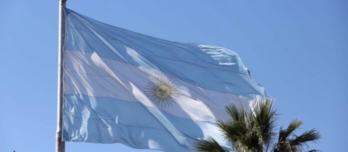 Bandeira da Argentina na Praça de Maio, em Buenos Aires
