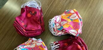 Segundo a presidente do Fundo, ideia de confeccionar as máscaras surgiu de sua lembrança da época do nascimento de seu primeiro filho, época em que eram utilizadas máscaras de tecidos.
