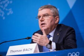 O presidente do COI, Thomas Bach, afirmou que Olimpíada corre o risco de ser cancelada, caso a pandemia não seja controlada até 2021