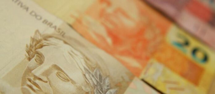 Governo reduz taxa de importação para produtos usados na fabricação do plástico