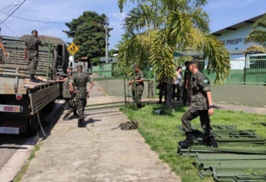 Militares da pele preta como ele existem em profusão nos estratos inferiores das Forças Armadas
