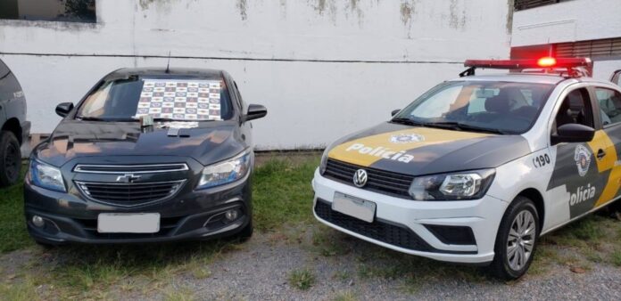 Polícia Rodoviária apreende carro dublê com seis ocupantes e cocaína em Itatiba; caso foi registrado na última sexta-feira