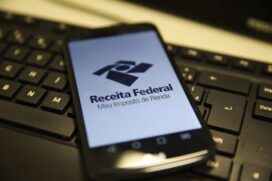 A Receita disponibiliza app para tablets e smartphones que facilita consulta às declarações do IRPF; um total de 869.302 contribuintes caíram na malha fina do Imposto de Renda