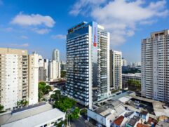 Adagio Barra Funda. O aparthotel fica na alameda Olga, 288, e tem taxas especiais para os profissionais da saúde. Para mais informações: (11) 4280-6100.