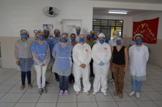 Equipe de profissionais que trabalham na unidade de saúde da Popular, um dos pontos de referência