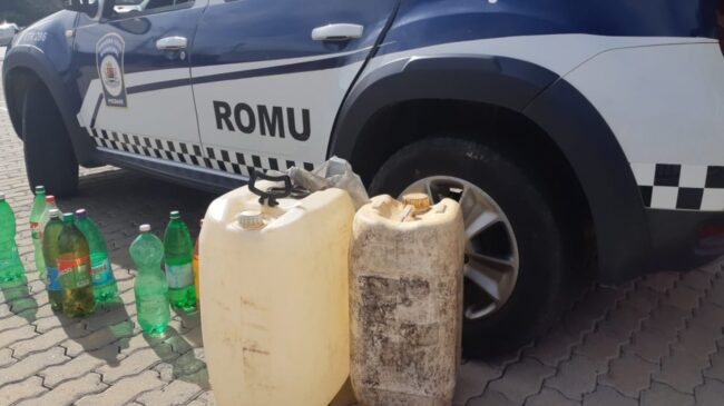 Com o suspeito foi apreendido três garrafas de gasolina e mais três garrafas de etanol, além de dois galões vazios; caso é investigado