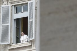 Após a tradicional oração do Angelus, nesta segunda (13), o Papa Francisco alertou sobre violência doméstica durante isolamento