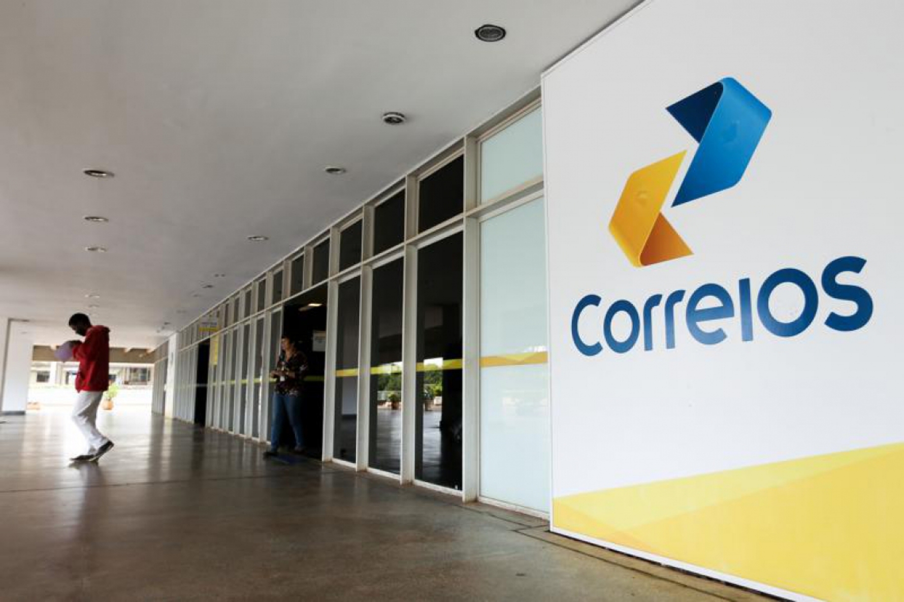 A equipe do ministro Paulo Guedes quer publicar o edital de privatização dos Correios até o fim do ano