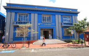 Segundo a prefeitura, o decreto ajuda a agilizar a compra de insumos e serviços para o combate à Covid-19