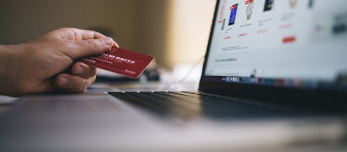 O percentual cobrado sobre a venda online, via WhatsApp ou televendas do lojista varia de shopping para shopping