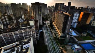Medida mantém o fechamento de comércio e serviços não essenciais na Capital para reforçar o isolamento