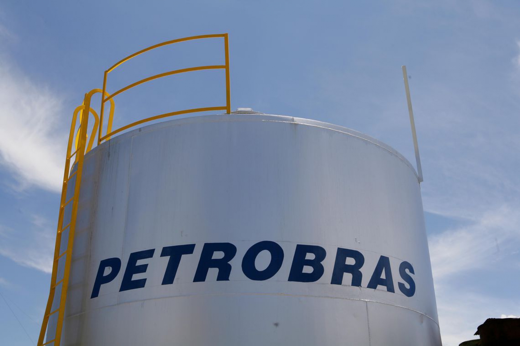 Petrobras aumenta pre&ccedil;o da gasolina e do diesel para as distribuidoras