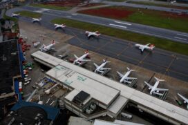 Al&eacute;m de apoiar financeiramente as a&eacute;reas, o texto permite que pilotos de avi&atilde;o e trabalhadores do setor saquem recursos do FGTS