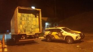 De acordo com a polícia, os maços estavam sem nota fiscal e o suspeito não informou o destino da carga