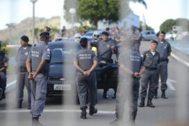 Policiais militares em grupo