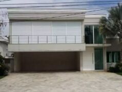 Há oportunidades para todos os bolsos e em todas as regiões do estado; entre os lotes existem casas, apartamentos e imóveis comerciais