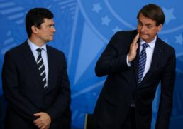 Presidente Jair Bolsonaro disse a apoiadores que seu ex-ministro da Justiça, Sergio Moro, não deve aguentar debate eleitoral