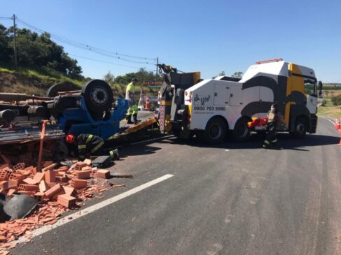 O acidente aconteceu na altura do quilômetro 137 da rodovia Marechal Rondon, em Porto Feliz; as causas ainda são investigadas