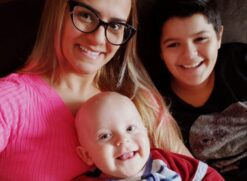 A publicitária Cintia decidiu que quer ter mais tempo para ficar com os filhos, Matheus, de 10 anos, e Vinícius, 8 meses