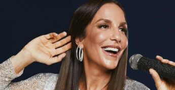 Ivete Sangalo, 47, se apresentou direto de sua casa, na noite deste sábado (25).