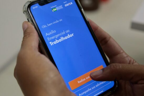 Até o fim da manhã de ontem (29), 49,2 milhões de pessoas se cadastraram para solicitar o benefício
