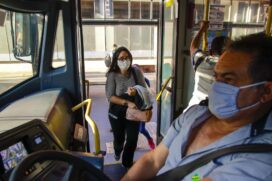 &Ocirc;nibus circulando na avenida Paulista, na regi&atilde;o central de S&atilde;o Paulo